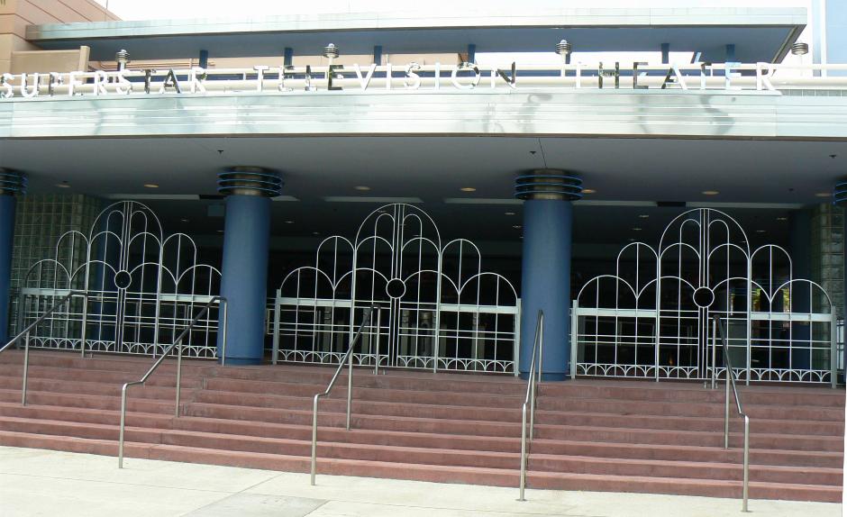 Disney's Hollywood Studios 3 Main Entrance each with 2 gates and stationary center panel