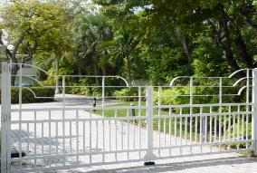 Modern Metal Driveway Design with matching Front Entrance Gates and Garden Gates 