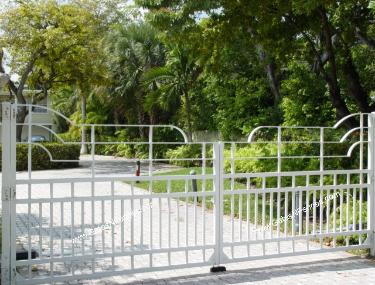 Modern Metal Driveway Design with matching Front Entrance Gates and Garden Gates 