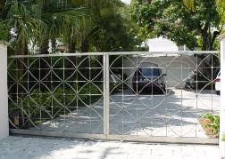 This is a Custom Decrative Driveway Aluminum Gate Design can be made in Steel,Moder Gate Design  